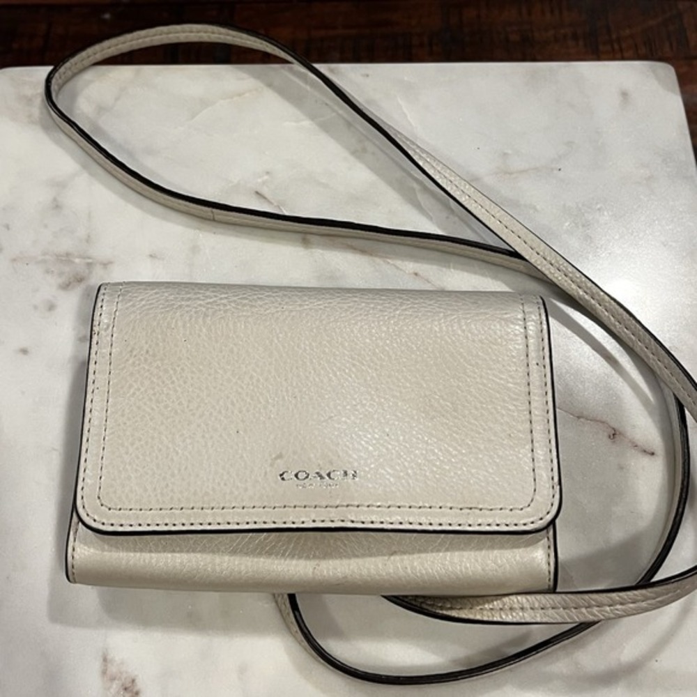 COACH Cream Pebbled Leather Small Crossbody with Strap Vintage‎ 90s